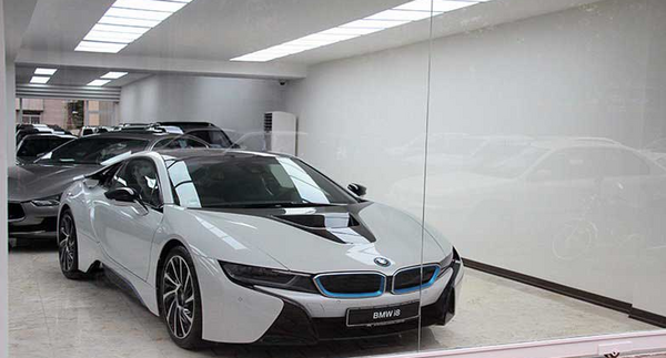 عکس و قیمت ماشین بی ام و i8