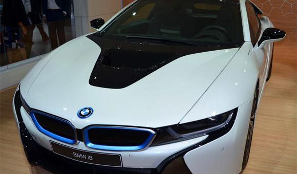 عکس و قیمت ماشین بی ام و i8