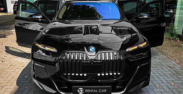 عکس داخل بی ام و سری ۷