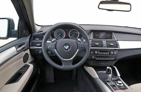 عکس داخل ماشین بی ام و x6