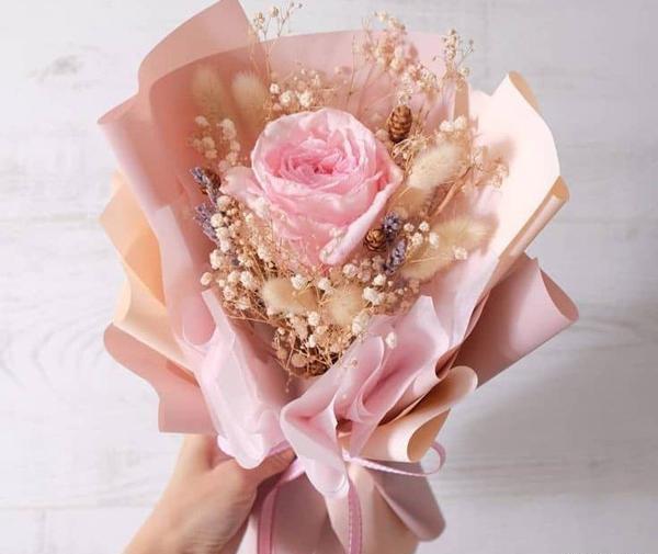 ایده عکس با یک شاخه گل