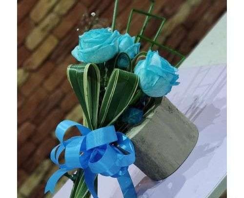عکس گرفتن با یک شاخه گل