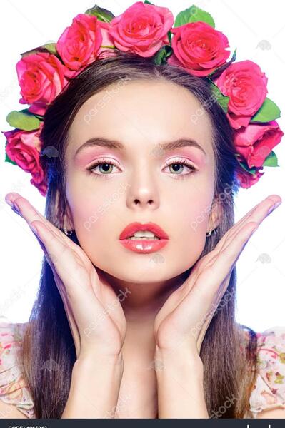 عکس یک دختر با گل
