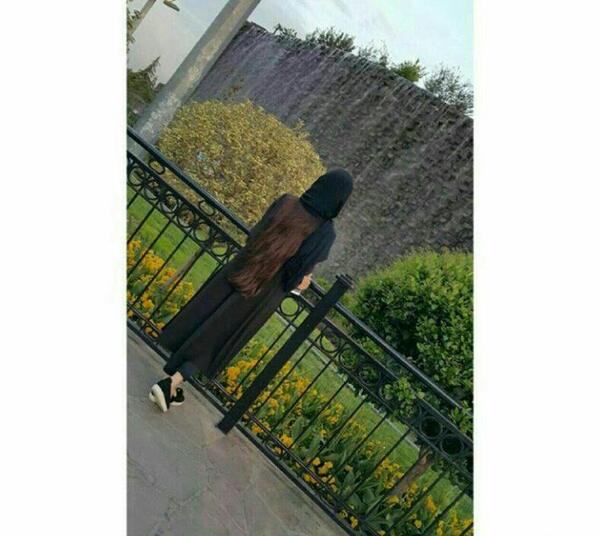 فیک عکس دختر با گوشی اپل برای پروفایل