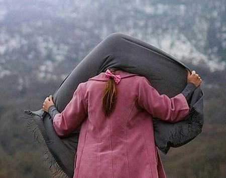 عکس دختر از پشت سر با موهای باز طبیعی
