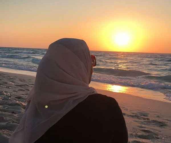 عکس پروفایل دختر از پشت سر کنار دریا