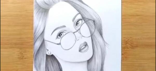 عکس دختر عینکی کارتونی برای پروفایل