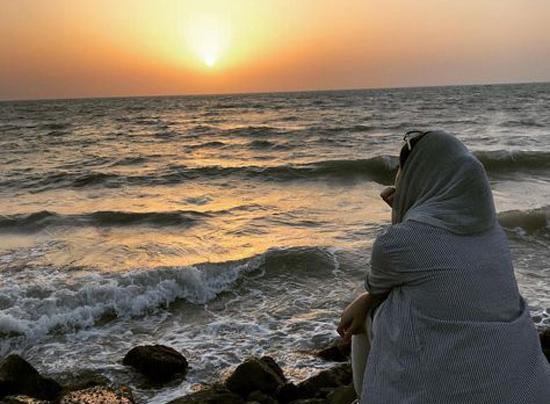 عکس دختر و غروب افتاب