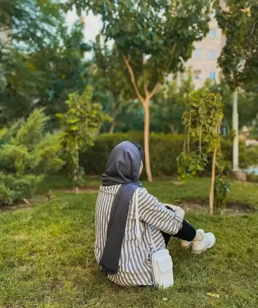 عکس دختر زیبا طبیعی از پشت سر