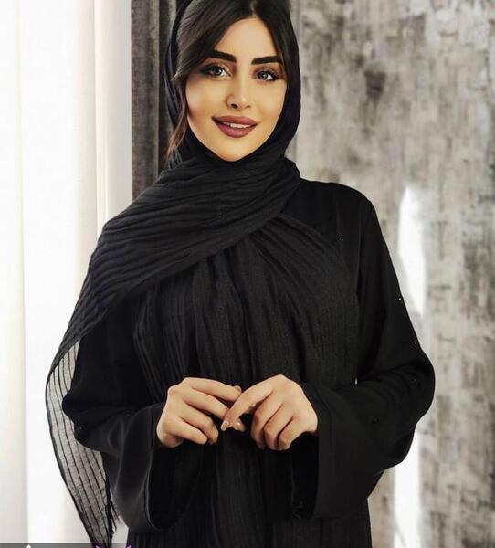 عکس دختر زیبا با شال مشکی