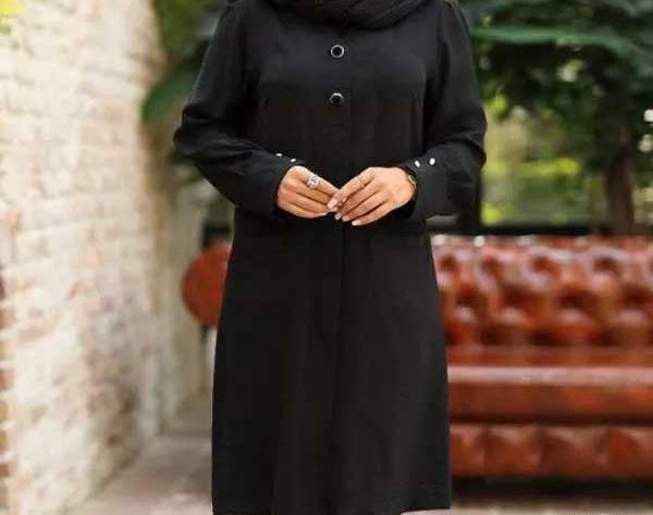 عکس مدل مانتو ابروبادی مشکی دکمه دار جدید