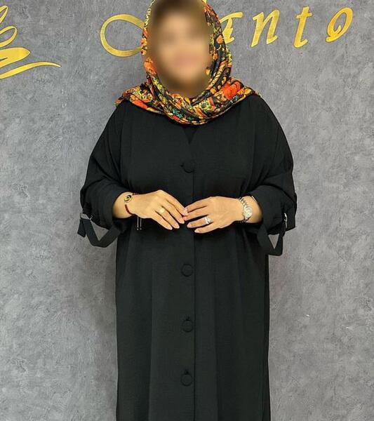عکس مدل مانتو ابروبادی مشکی دکمه دار جدید