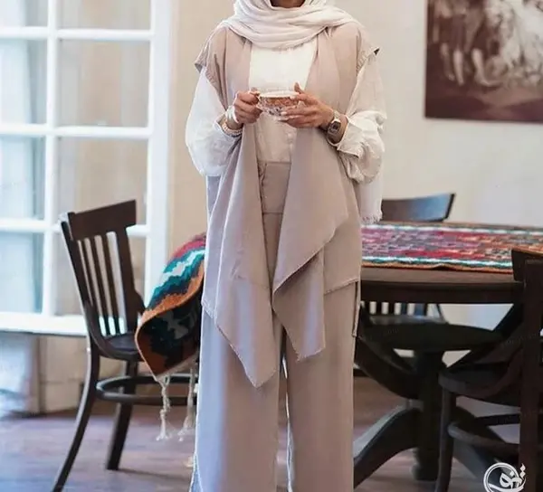 عکس مدل مانتو با پارچه ابروبادی با شلوار گشاد