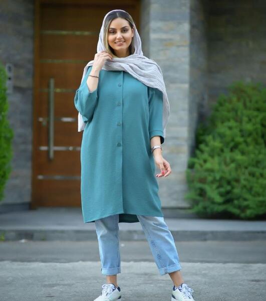 عکس مدل مانتو ابروبادی کوتاه دکمه دار