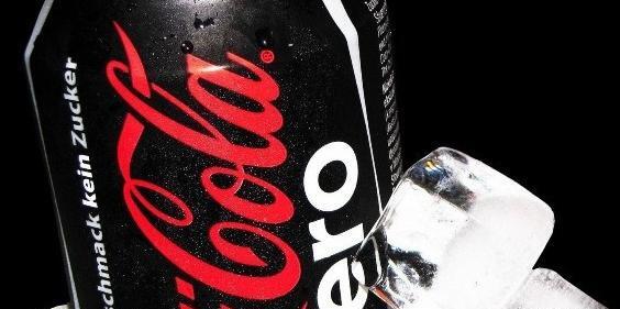 عکس لوگوی نوشابه کوکاکولا