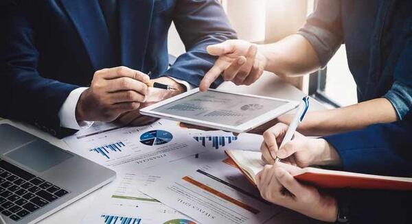 عکس پروفایل مدیر مالی
