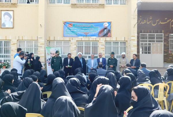 عکس مدیر مدرسه شاهد