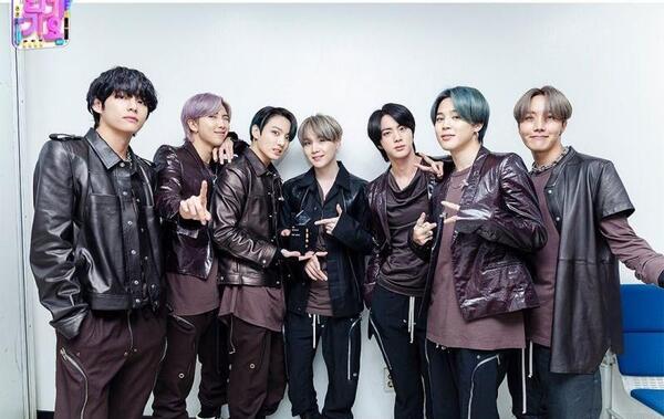 عکس بی تی اس با کت شلوار
