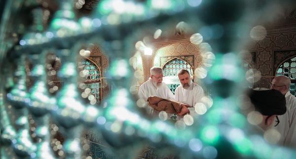 عکس شهید رئیسی در کربلا