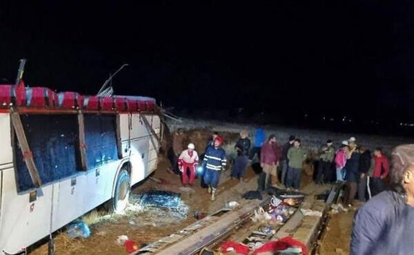 عکس واژگونی اتوبوس زائران کربلا