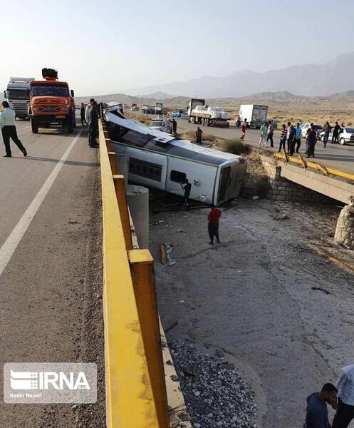 عکس واژگونی اتوبوس زائران کربلا