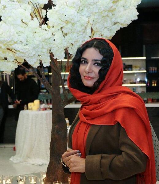 بازیگران آینه بغل با عکس