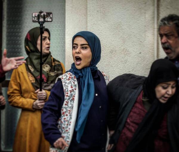 عکس الهام اخوان در افتاب پرست