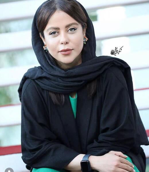 عکس الهام اخوان در افتاب پرست