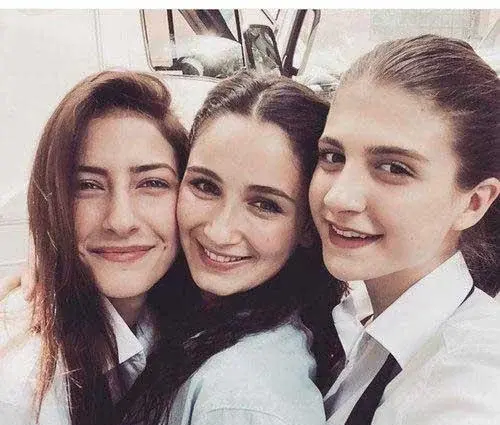 عکس تمام بازیگران غنچه های زخمی
