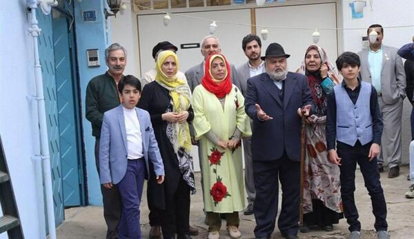 عکس بازیگران فیلم شش قهرمان نصفی