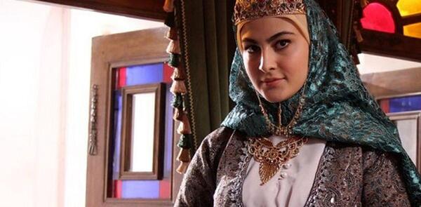 عکس بازیگران در فیلم بانوی عمارت