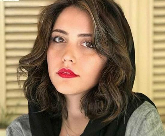 عکس سارا در فیلم ملکه گدایان