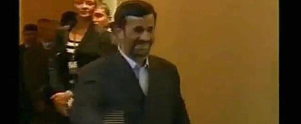 عکس سوتی های احمدی نژاد مگس
