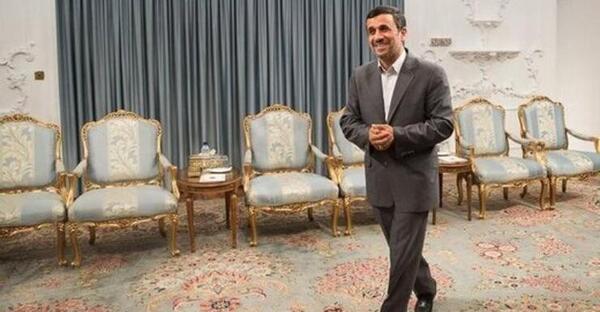 عکس سوتی احمدی نژاد در مراسم خاکسپاری