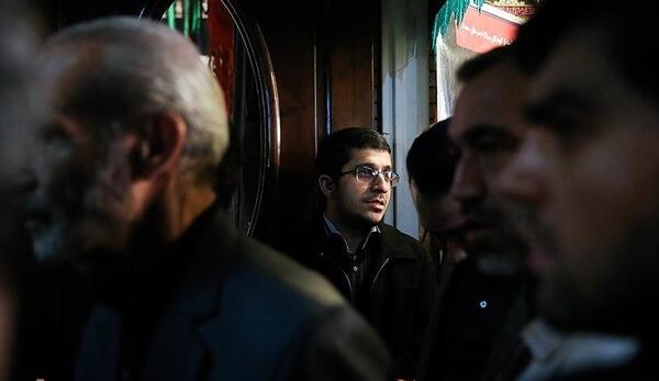 عکس سوتی احمدی نژاد در مراسم خاکسپاری