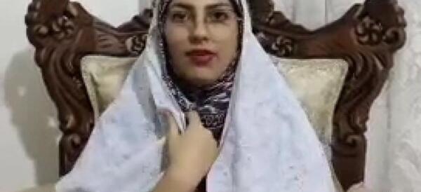عکس سوتی آزاده نامداری افتادن میز