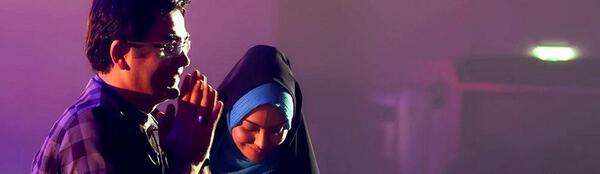 عکس سوتی آزاده نامداری افتادن میز