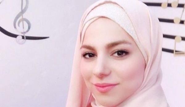 عکس سوتی شکستن صندلی در برنامه زنده