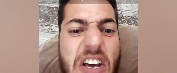 عکس سوتی شکستن صندلی در برنامه زنده
