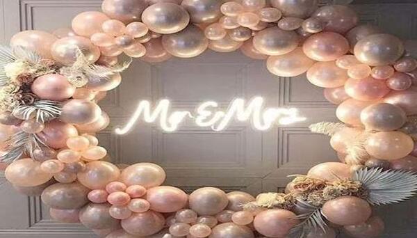 عکس یک دسته بادکنک