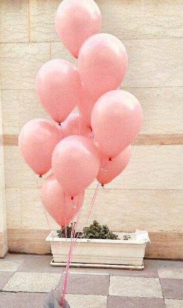 عکس یه دسته بادکنک رنگی