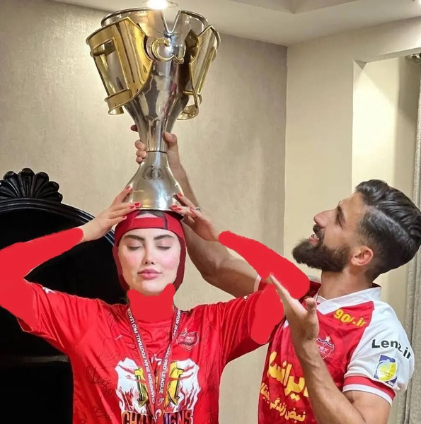 عکس دسته جمعی پرسپولیس با جام