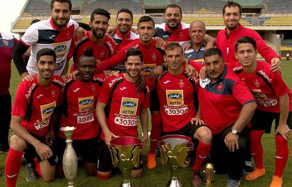 عکس دسته جمعی پرسپولیس با جام