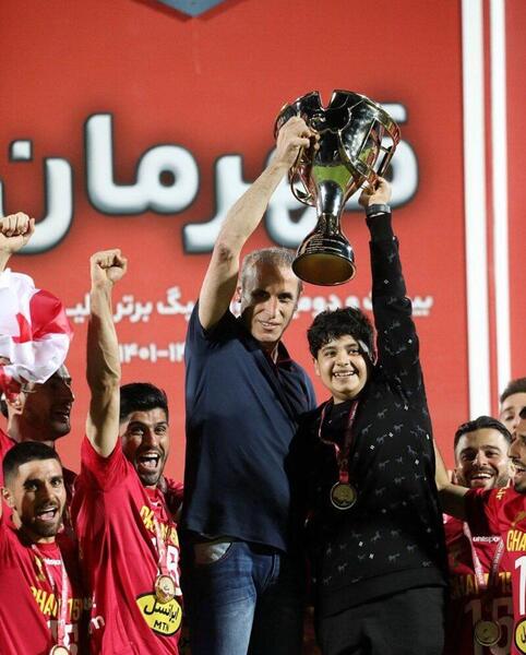 عکس دسته جمعی پرسپولیس با جام