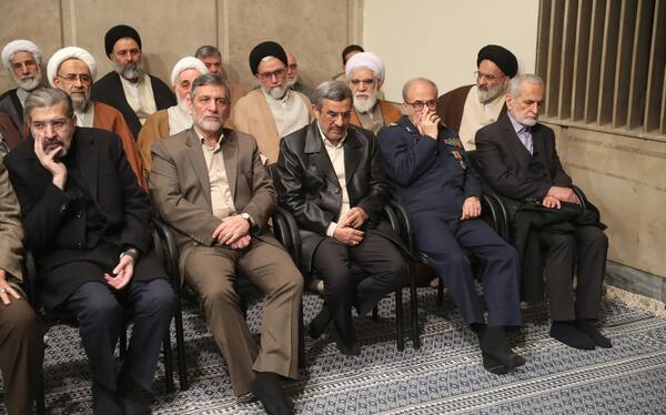 عکس احمدی نژاد در مراسم رئیسی