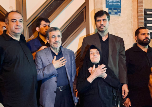 عکس احمدی نژاد در مراسم رئیسی