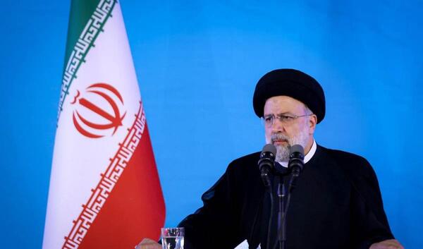 عکس احمدی نژاد در مراسم رئیسی