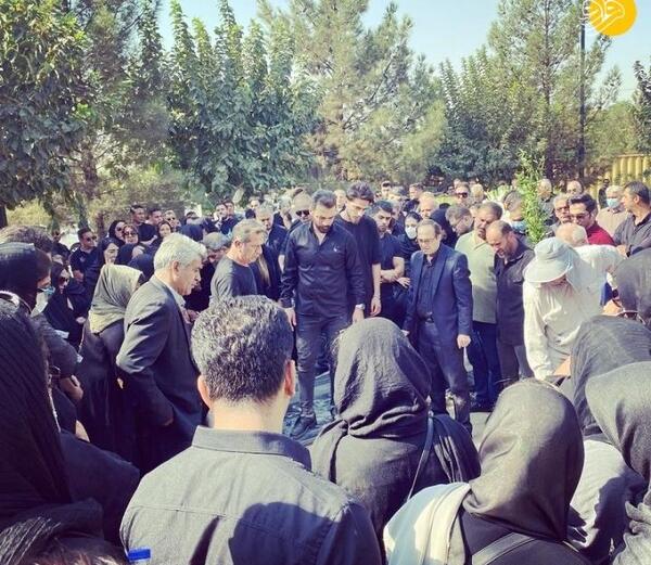 عکس مراسم خاکسپاری پدر نسرین مقانلو