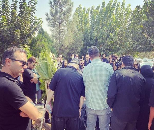 عکس مراسم خاکسپاری پدر نسرین مقانلو