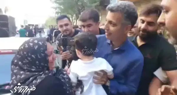 عکس مراسم ختم مادر کریم باقری